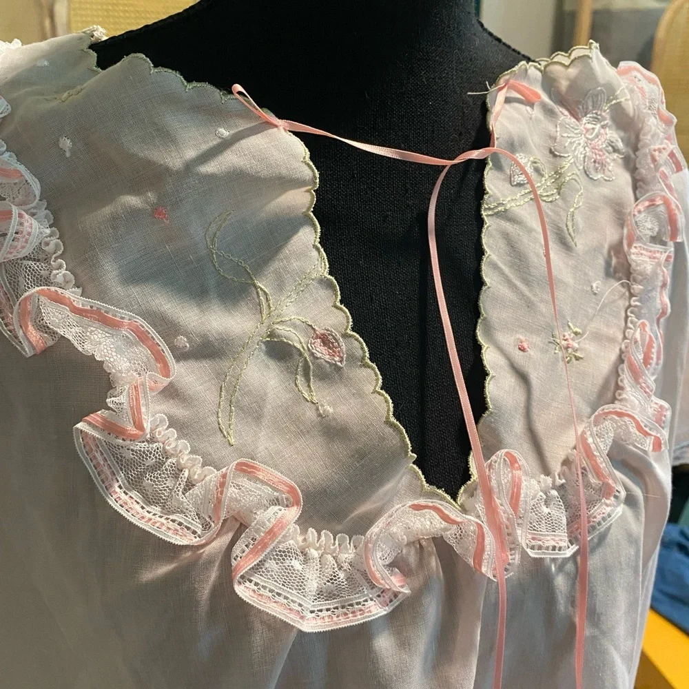 Vintage Pink Ruffle-Trim Nightgown Size Medium - Picture 3 of 4